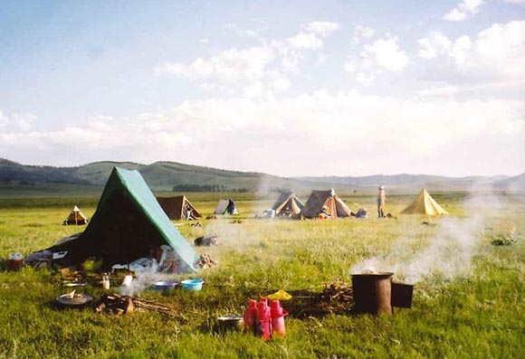 大草原でテント泊　夜は満天の星空を・・・。